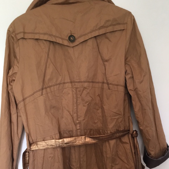 Beige trench - Picture 7 of 9